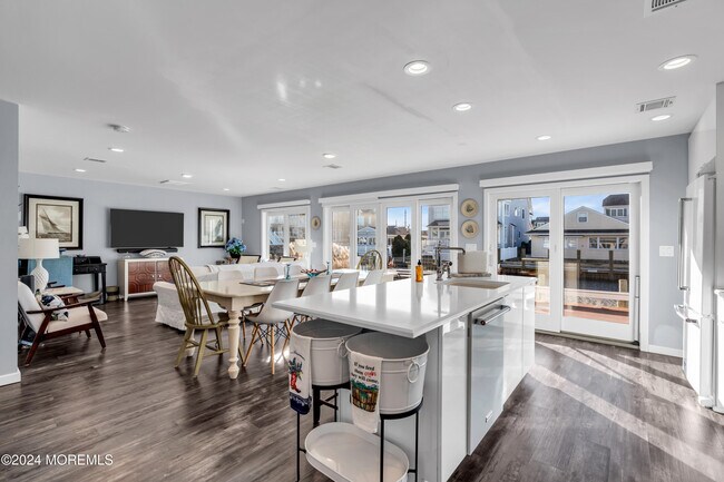 213 Hayes Ct