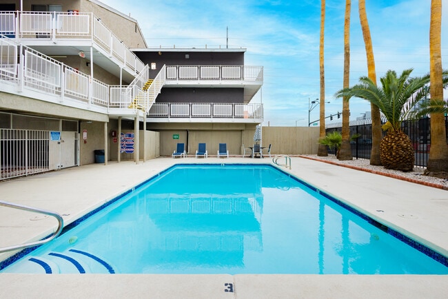 Pool (3) - Studio 629