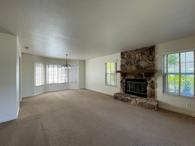 Photo - 3 Bedroom 2.5 Bath Home with Huge Covered Patio in Backyard!