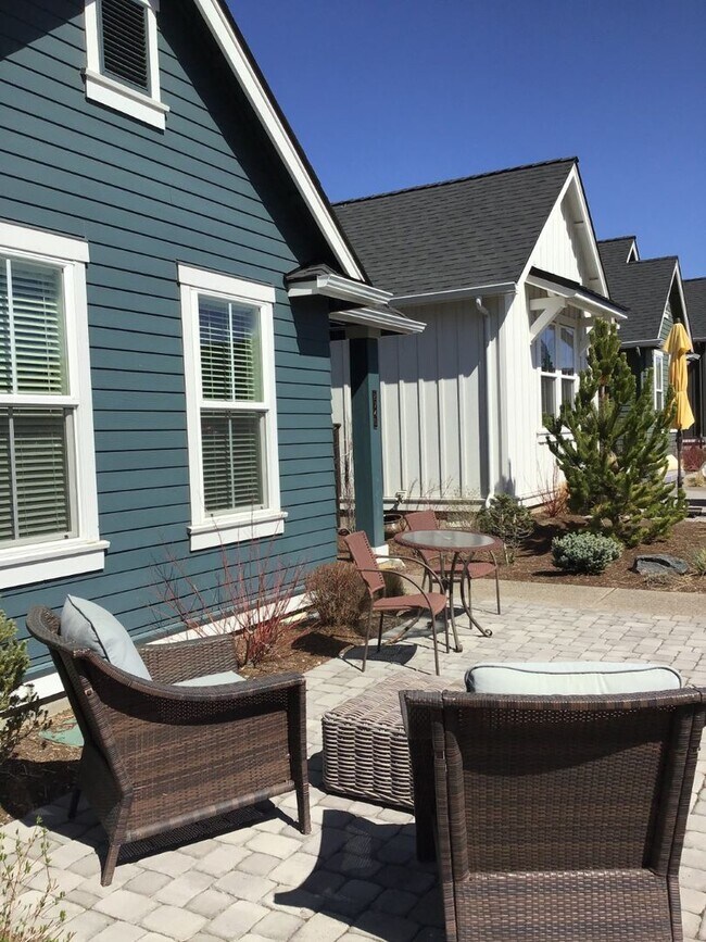 Photo - FOR RENT - Furnished 3 bed, 2 bath NorthWest Crossing Modern Townhome