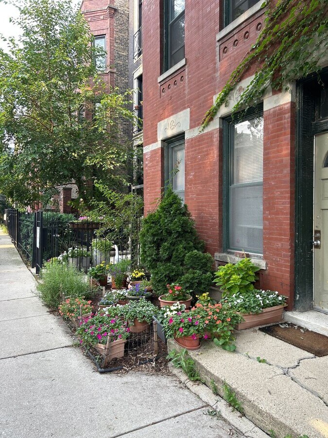 Photo - 862 N Hermitage Ave Apartment Unit 1F