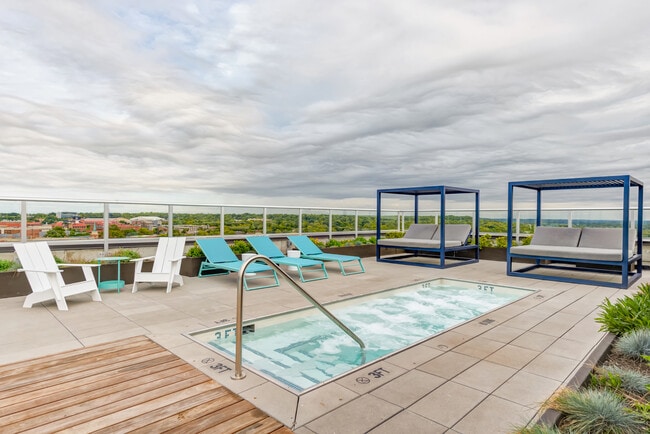Rooftop Pool Deck | Rise on Chauncey
