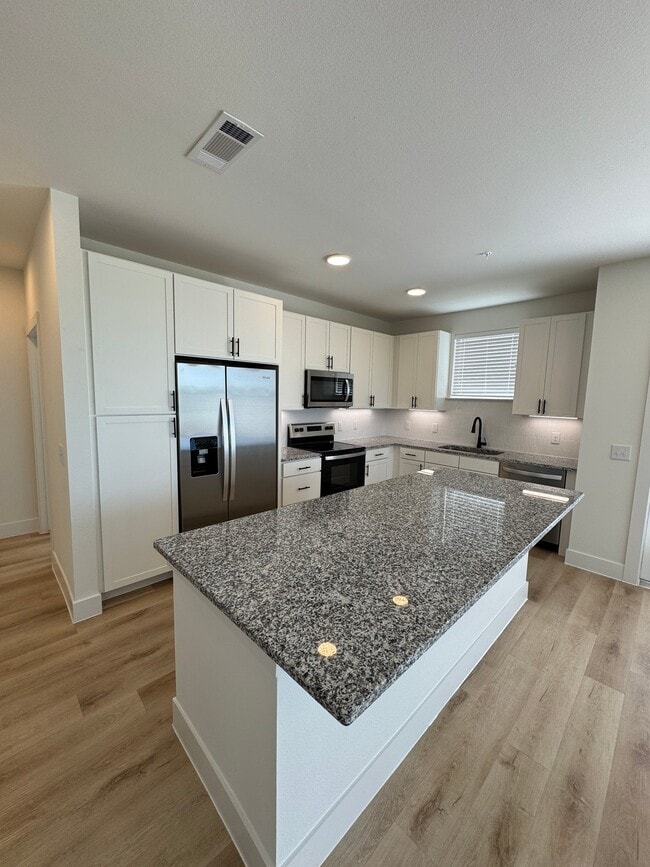 Photo - 2343 Portman Ave Unidad 4107