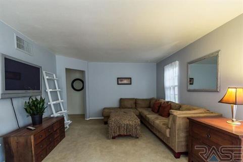 Living Room - 1917 S Lake Ave Casa