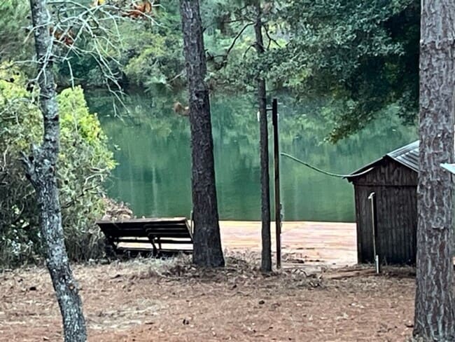 Building Photo - Charming Lakeside Home 4 Bedroom/2 Bath