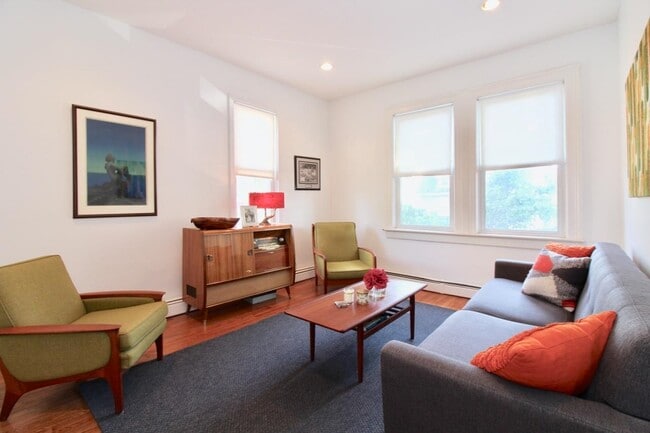 Building Photo - 16-18-18 Hudson Pl Unit 2
