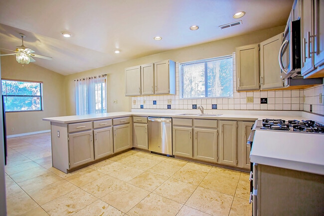 Photo - 2562 N Fox Run Dr