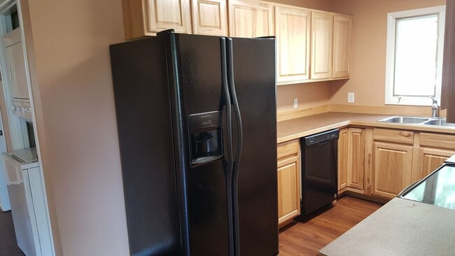 Photo - 216 Hemlock St N Unit 1