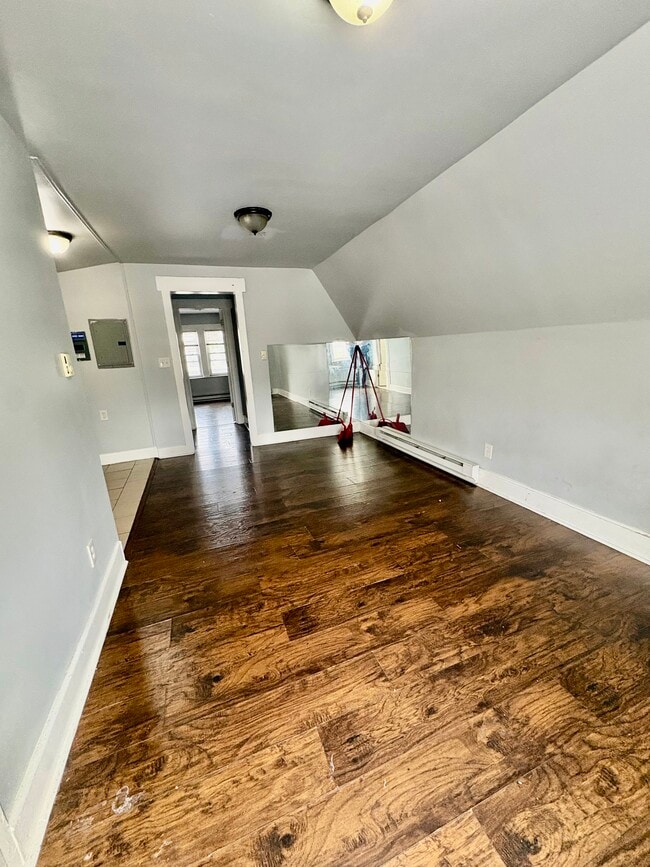 Photo - 197 Woodside Ave Unit 3