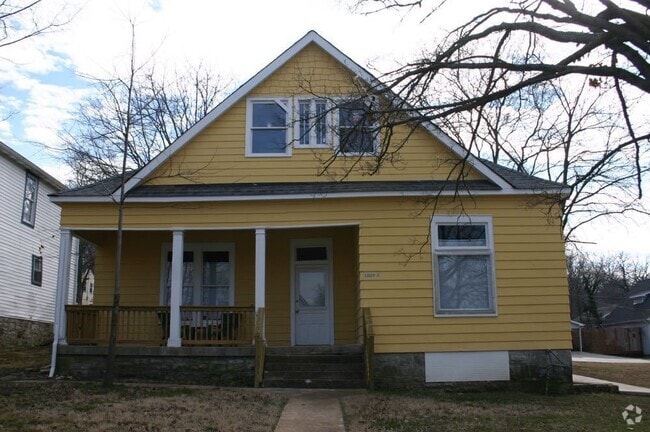 Building Photo - 3809 Elkins Ave Unit 3809b Elkins Rental