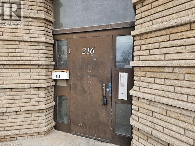 Photo - 216 Parkdale Ave N Unité 2