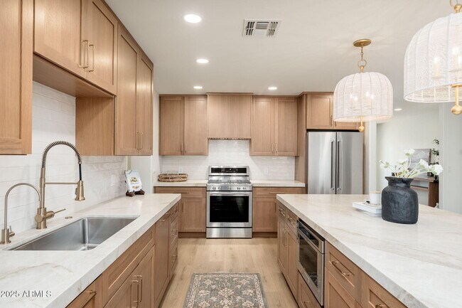 Photo - 4030 E Fairmount Ave