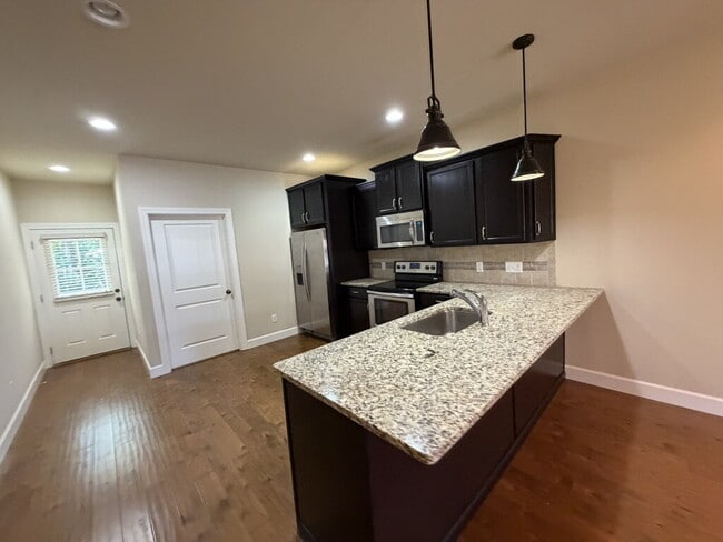 Building Photo - 2BD 2BA ONE LEVEL CONDO IN ALGOOD