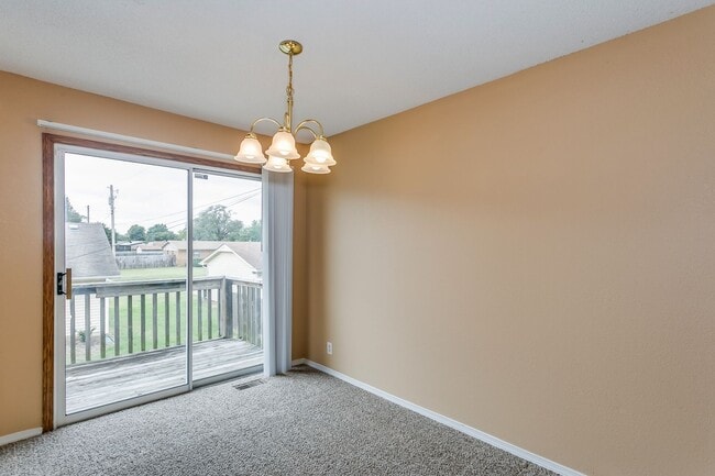 Photo - Super sized 3 bedroom townhouse