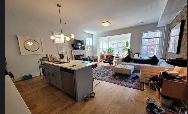 Photo - 1318 W Winnemac Ave