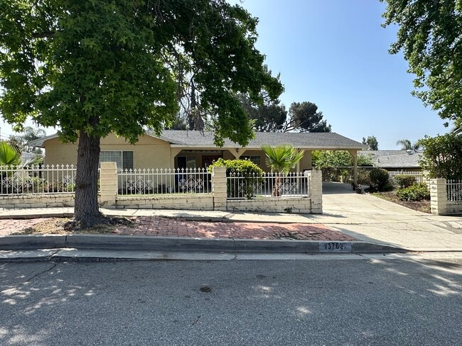 Building Photo - 13766 Paddock St Rental
