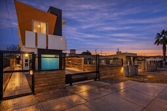 Photo - 1933 E Monroe St