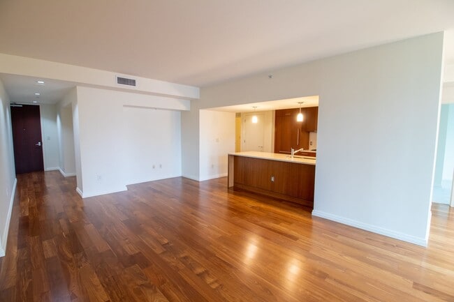 Photo - 1bd/1.5ba Bellevue Condo Unit 913