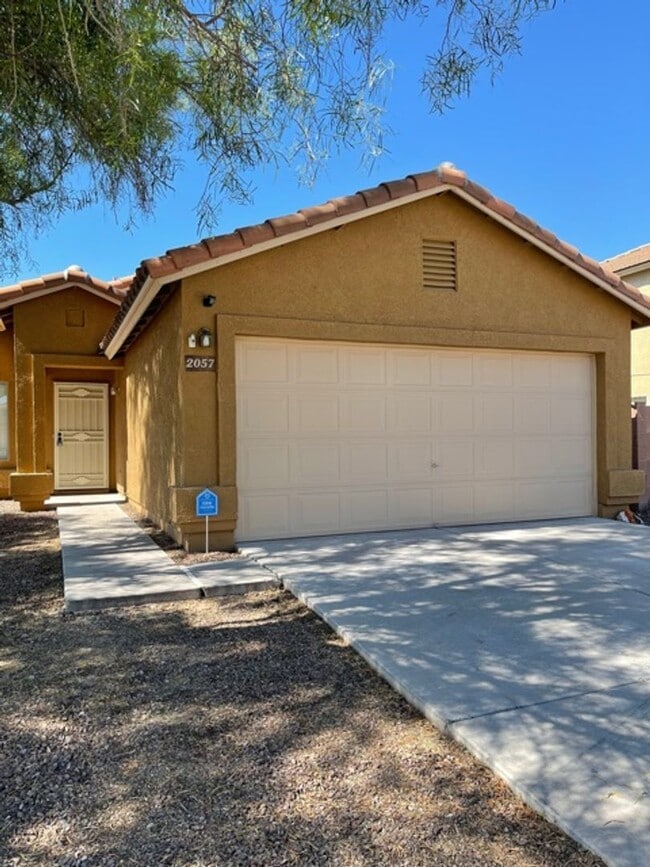 Building Photo - 2057 W Silver Meadow Pl