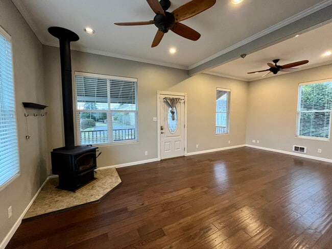 Photo - 405 S 8th St