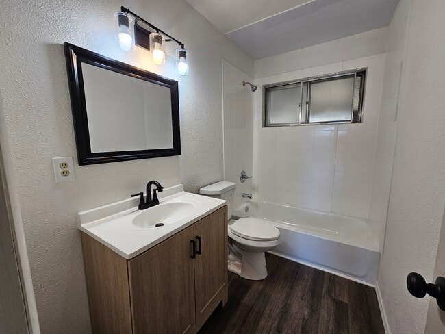 Photo - 308 Loomis Ave