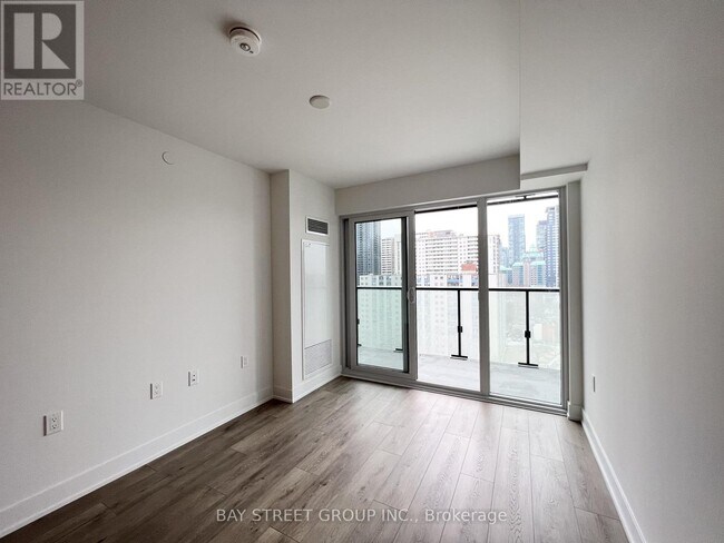 Photo - 575 Bloor St E