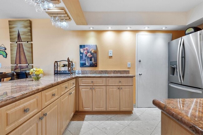 Photo - 5555 Collins Ave Unit 10K