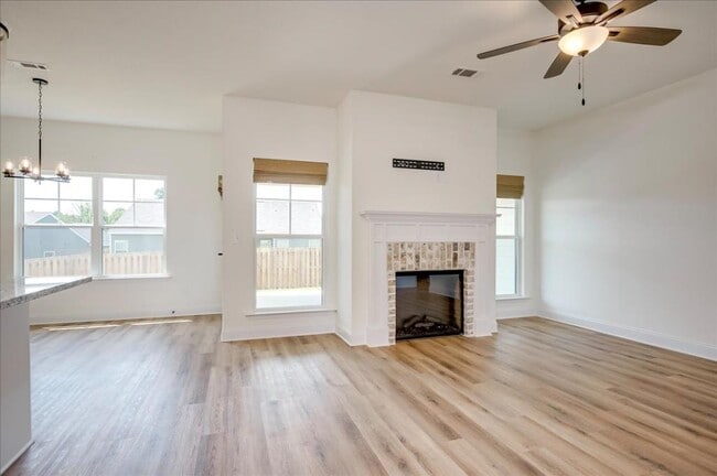 Photo - 814 Sweet Grass Cir