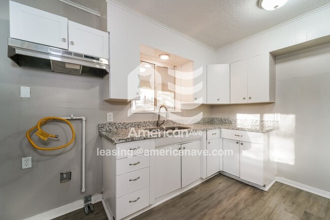 Photo - 2975 Lakewood Dr