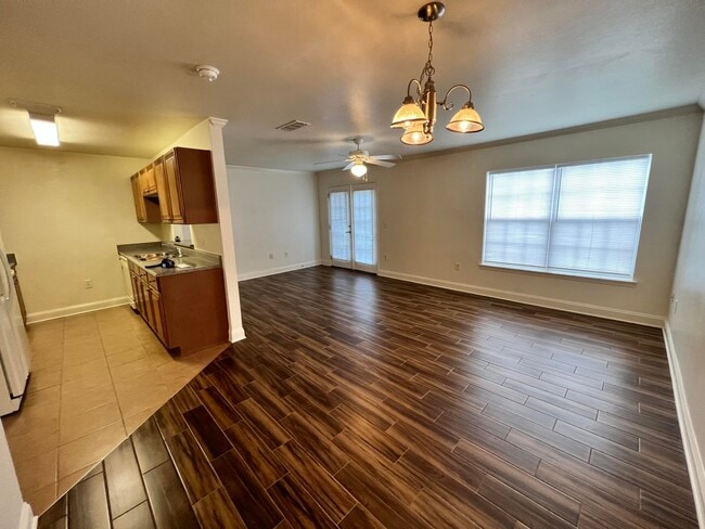 Photo - 555 Wingspan Way