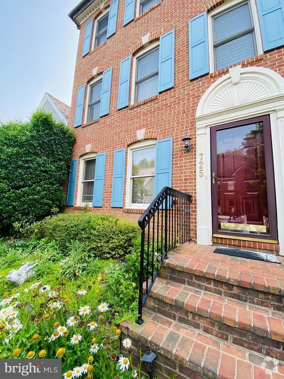 Building Photo - 725 Chestertown St Rental