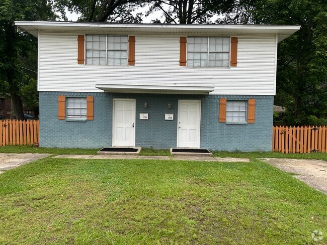 Building Photo - 1726 Robins St Rental
