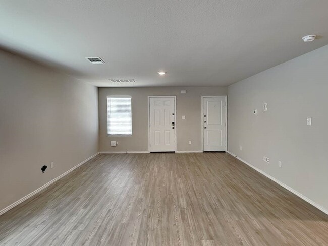 Photo - 7218 Avila Vis