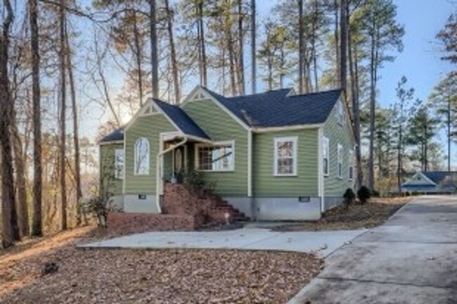 Furnished! Charming 4 Bedroom Home Availab... - Furnished! Charming 4 Bedroom Home Availab...