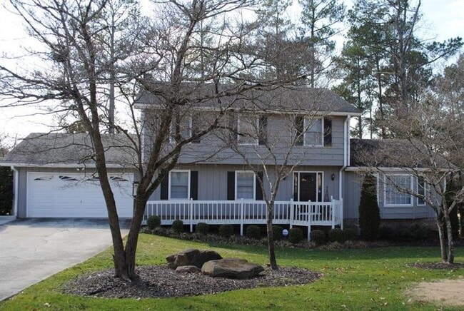 Building Photo - 4060 Summit Dr