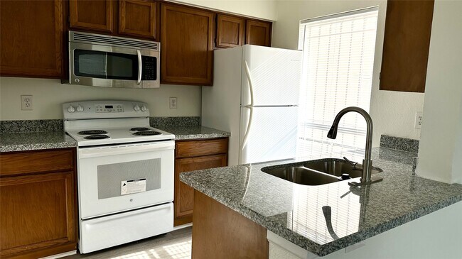 Photo - 3900 Woodchase Dr Unit 92