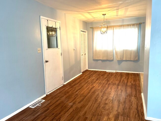 Photo - 4462 Lockwood Blvd