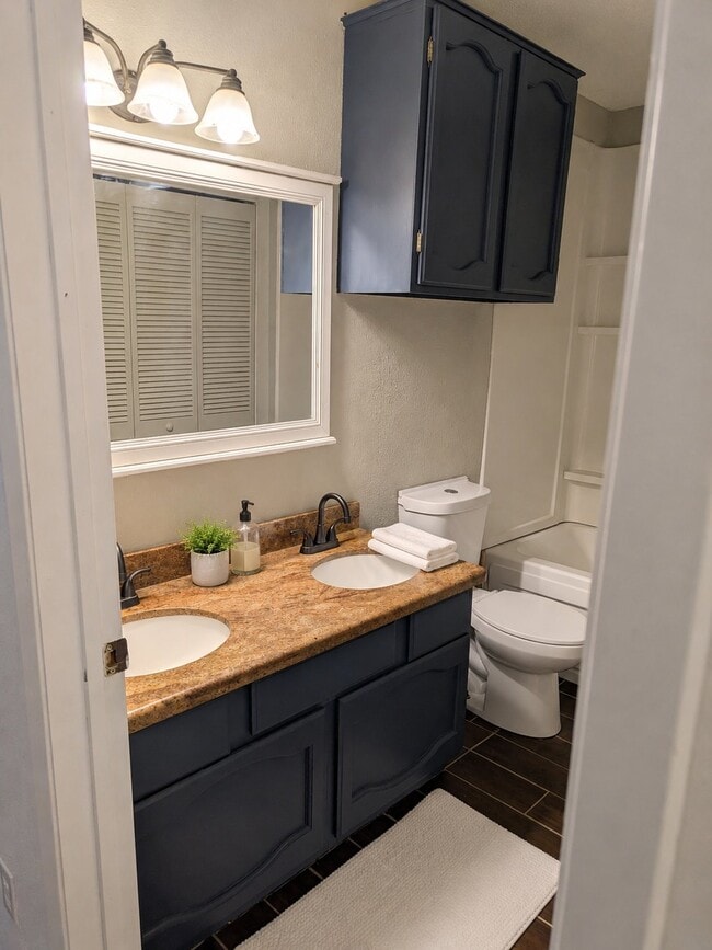 Photo - 2303 De Lee St