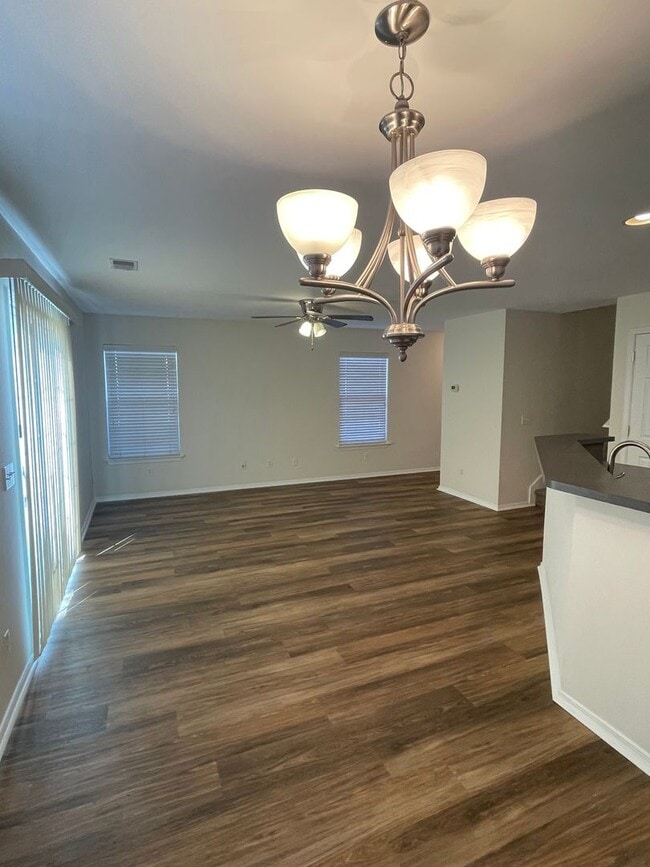 Photo - 4 BEDROOM IN GODLEY PARK- POOLER