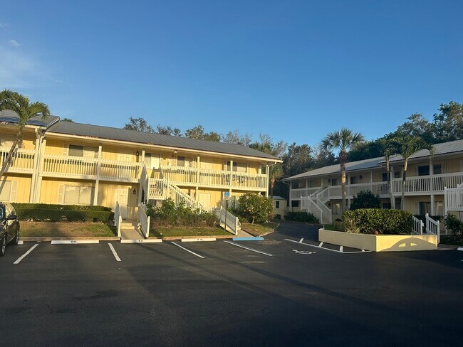4621 Bayshore Dr