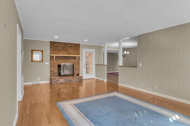 Photo - 412 Winwood Dr