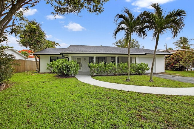 Photo - 725 Heron Dr House