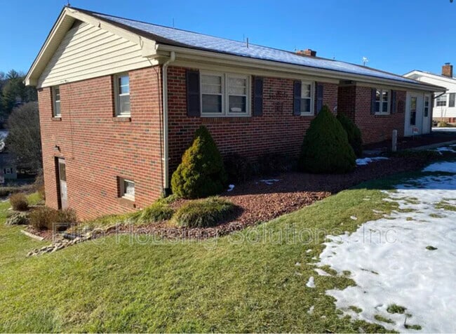 Building Photo - 410 Colonial Dr