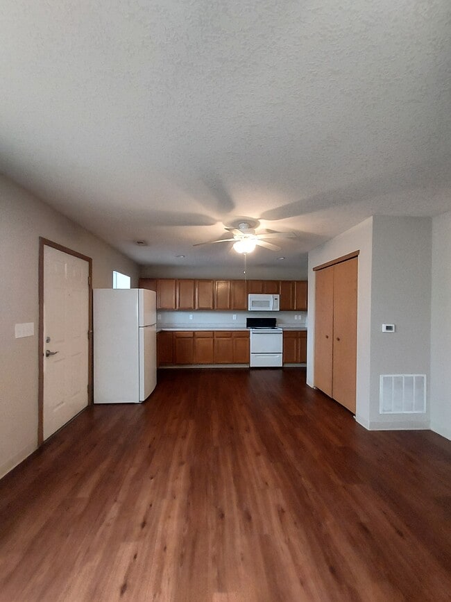 Building Photo - 179 S 6th St Unit A