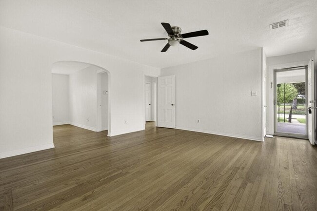 Photo - 721 NW 46th St