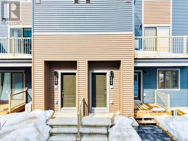 Photo - 241 David Lewis Private