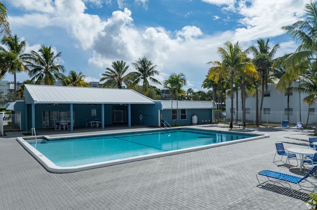 Building Photo - Clear Lake Palms