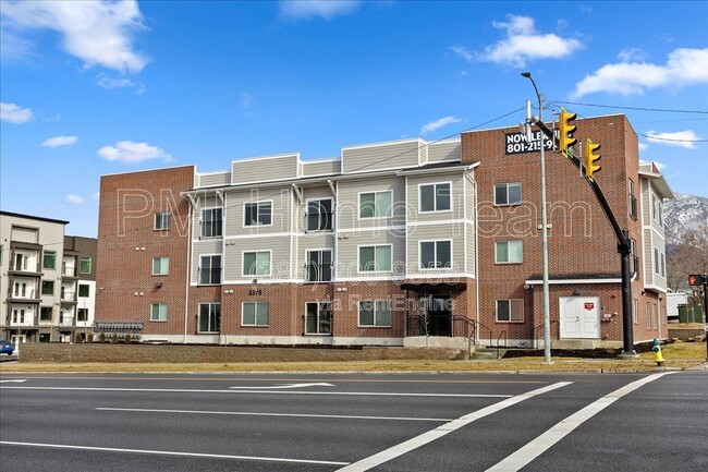 Building Photo - 3378 Washington Blvd Unit 202