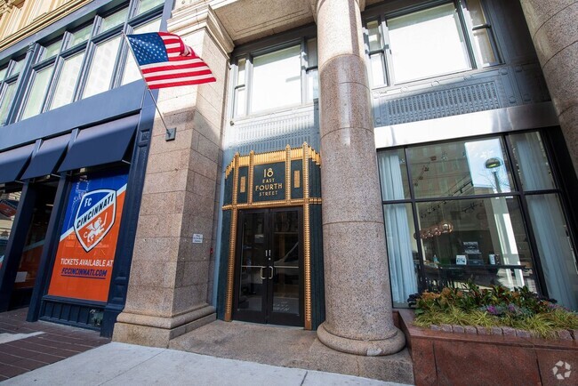 Building Photo - 18 E 4th St Rental