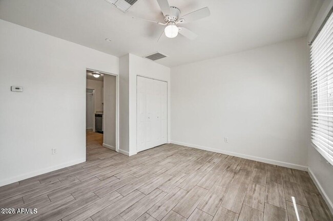 Photo - 907 N 22nd Pl